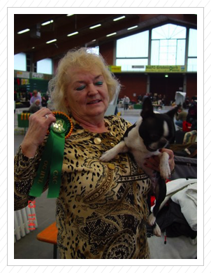 Paaren / Glien am 24.11.2013 - Käthchen mit stolzem Frauchen - 
CAC an beiden Tagen in der Champion-Klasse